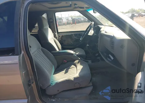 2000 Chevrolet Blazer Ls из США, поврежденный, VIN 1GNCT18W8YK199762